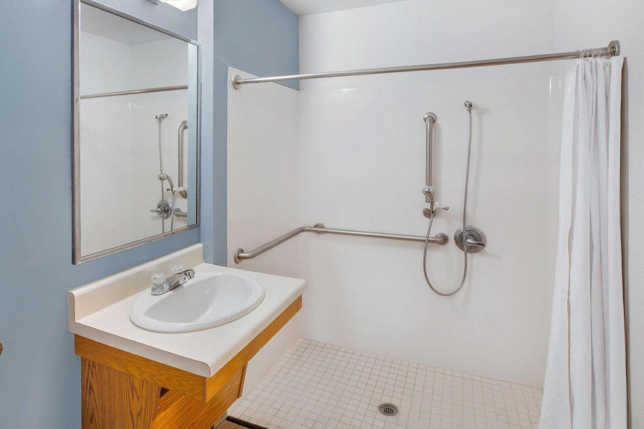 Woodspring Suites Браунсвилл Экстерьер фото